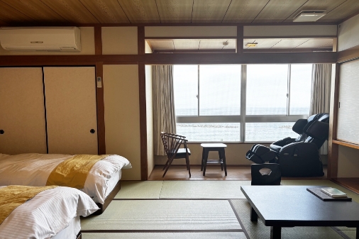 海側和室ベッドルーム