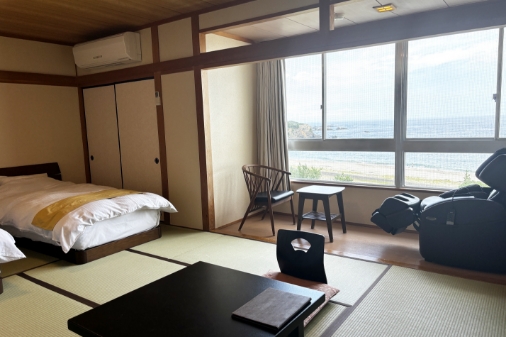 海側和室ベッドルーム